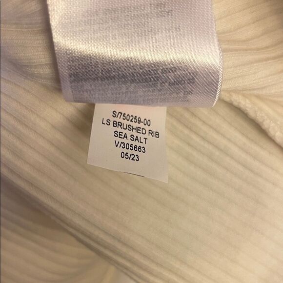 Old Navy Ivory Ribbed Turtleneck Top - Picture 6 of 6